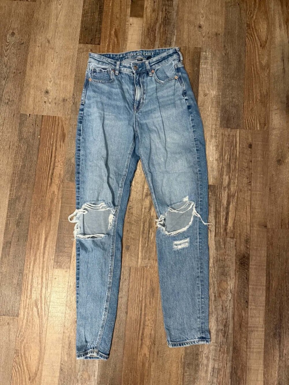 American Eagle Distressed Mom Jeans Size 2 Long